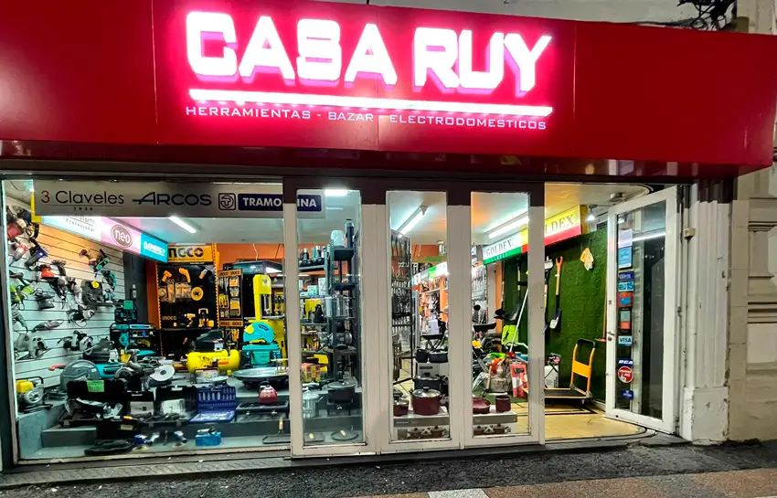 Cartelería y revestimiento Casa Ruy — Ideas Ripped